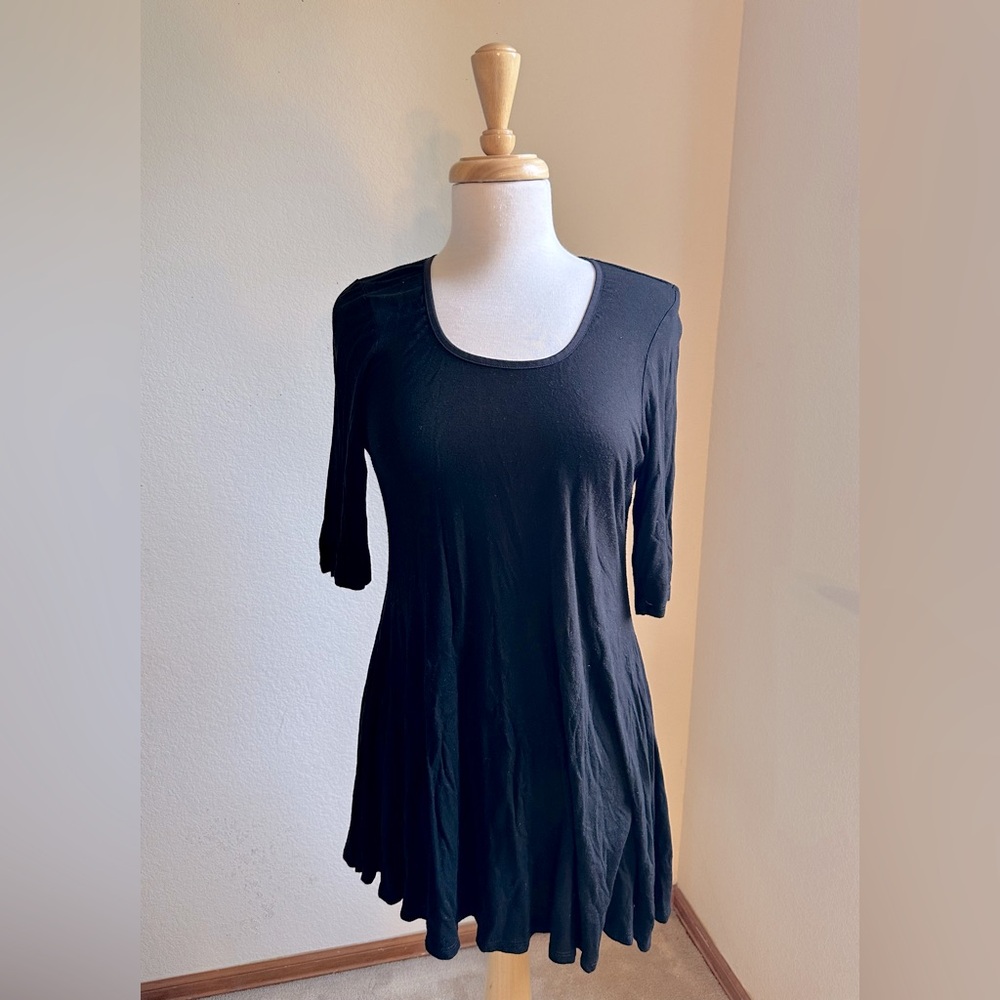 Black maternity flared top.